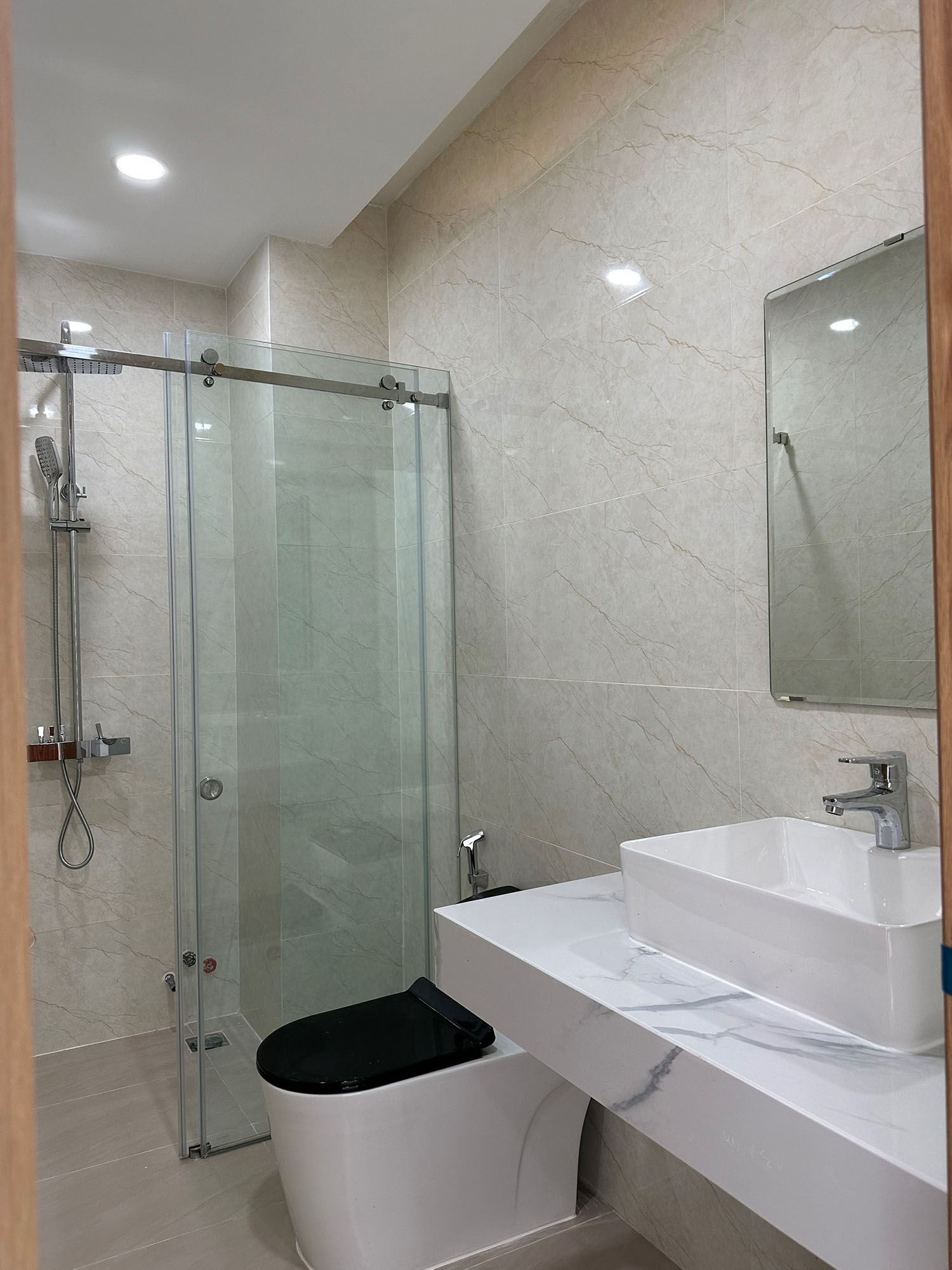Tuyệt phẩm 3 lầu (5x14,5) thiết kế Cổ Điển,mới 100% hẻm ôtô vào tận nhà Nguyễn Thượng Hiền, B.Thạnh